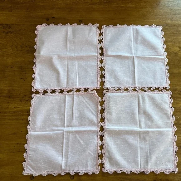 SOLD - Vintage Pink Linen Napkins with Crocheted Edges - Set of 4 - Picture 5 of 11